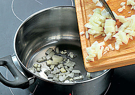 Brokolicová polévka s řapíkatým celerem