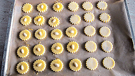 Křehké marcipánky s mandličkou