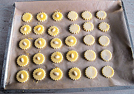 Křehké marcipánky s mandličkou