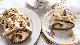 Piškotová roláda s karamelovým krémem