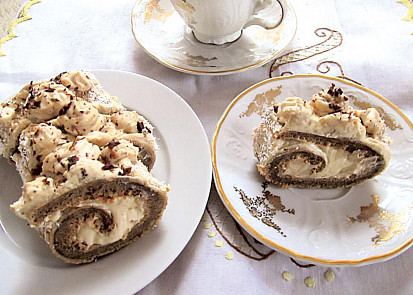 Piškotová roláda s karamelovým krémem