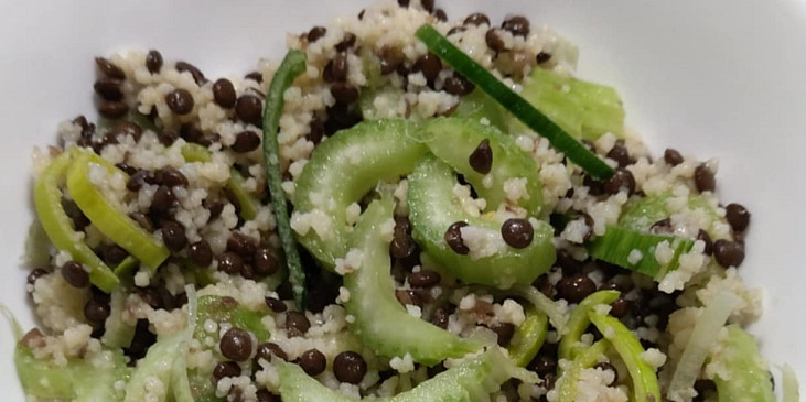 Salát z beluga čočky a kuskusu