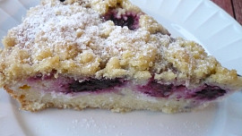 Sypaná tvarohová buchta s ovocem II