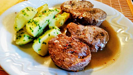 Vepřová panenka s česnekem, zázvorem a hebkou bramborovou kaší