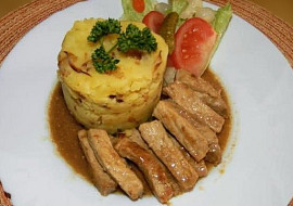 Vepřové nudličky na cibuli