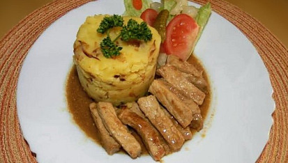 Vepřové nudličky na cibuli