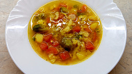 Zeleninová polévka s kmínem a strouháním