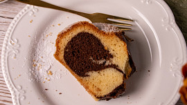 Dvoubarevná hrníčková bábovka