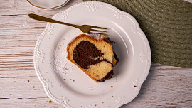 Dvoubarevná hrníčková bábovka