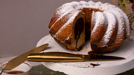 Dvoubarevná hrníčková bábovka