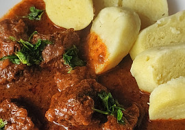 Klasický hospodský guláš (vídeňský)