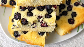 Hrnečková litá borůvková buchta na plech