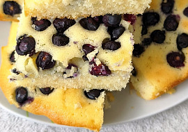 Hrnečková litá borůvková buchta na plech