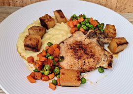 Kotleta s kedlubnovým pyré a opečenou kedlubnou (vhodné pro diabetiky)