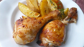 Kuřecí paličky na tymiánových bramborách