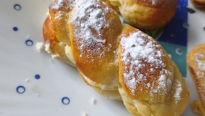 Nejlepší pudinkáče, U já je včera zkusila. Těsto ok,ale podle mého názoru špatně uvedené množství mléka. Na dva pudinky ano,ale na tři je to moc málo,pudink hodně hustý a krém takto je jako lepidlo.