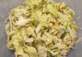 Salát z pekingského zelí se zakysanou smetanou (Moje dílo dokonáno!)