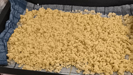 Strouhání do polévky vyrobené v sekáčku (čopru)