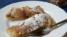 Štrúdl ze zmrazeného listového těsta