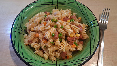 Těstoviny se zeleninou, Pridala jsem parek, chilli a pepr ☺️😁👌