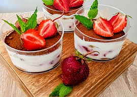 Tiramisu z mascarpone s jahodami