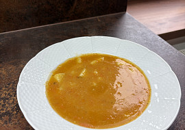 Cibulovo-česneková polévka s bramborami