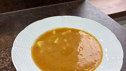 Cibulovo-česneková polévka s bramborami