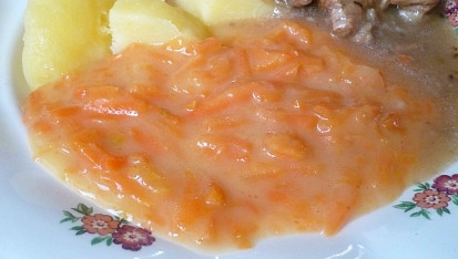 Dušená mrkev s vepřovým masem