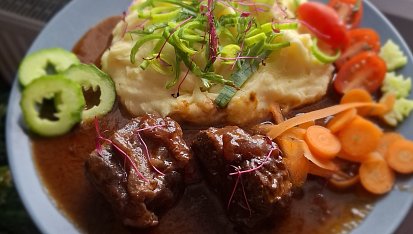 Hovězí klížka na víně