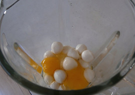 Mozzarellové placky s medvědím česnekem