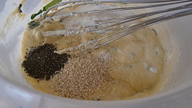 Mozzarellové placky s medvědím česnekem