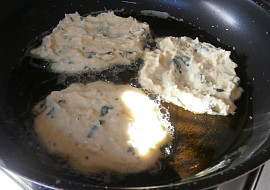 Mozzarellové placky s medvědím česnekem