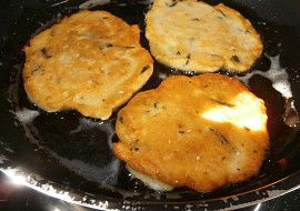 Mozzarellové placky s medvědím česnekem