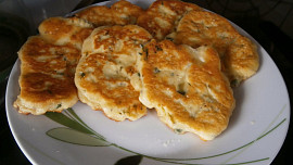 Mozzarellové placky s medvědím česnekem