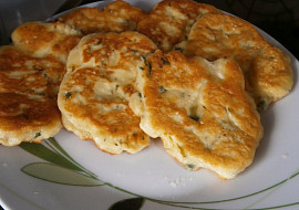 Mozzarellové placky s medvědím česnekem