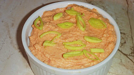 Pomazánka z vařené mrkve s česnekem