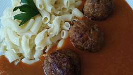 Rajská omáčka z passaty s masovými koulemi