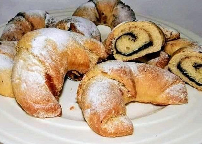 Rohlíčky s povidly a kakaem