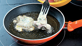 Vepřové medailonky v nivovém těstíčku se šťouchanými brambory