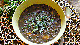 Hrstková polévka (hrách, fazole, čočka, kroupy)