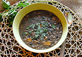 Hrstková polévka (hrách, fazole, čočka, kroupy)