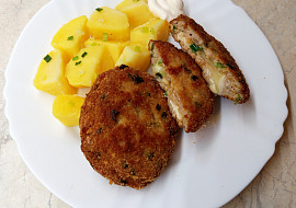 Karbanátky s jarní cibulkou plněné hermelínem