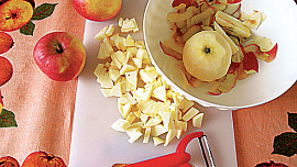 Ořechové řezy s jablečnou polevou