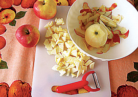 Ořechové řezy s jablečnou polevou