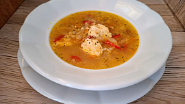 Zeleninová polévka s čínským zelím a parmazánovým kapáním