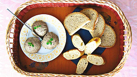 Domácí játrová paštika s brusinkami