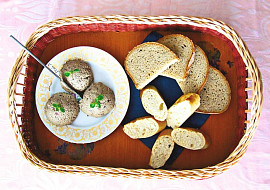 Domácí játrová paštika s brusinkami