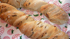 Kořenový chléb s cibulkou