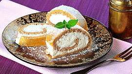 Křehká ořechová roláda