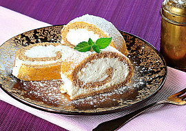 Křehká ořechová roláda